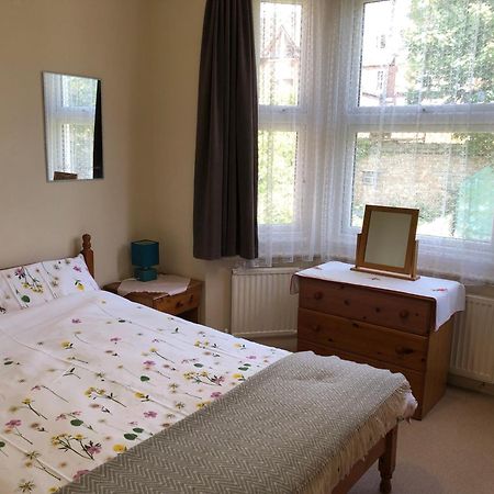Spacious West London 2 Bedroom Apartment エクステリア 写真