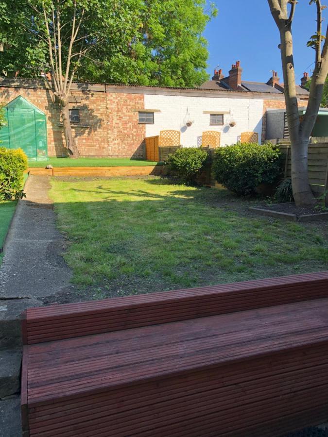 Spacious West London 2 Bedroom Apartment エクステリア 写真