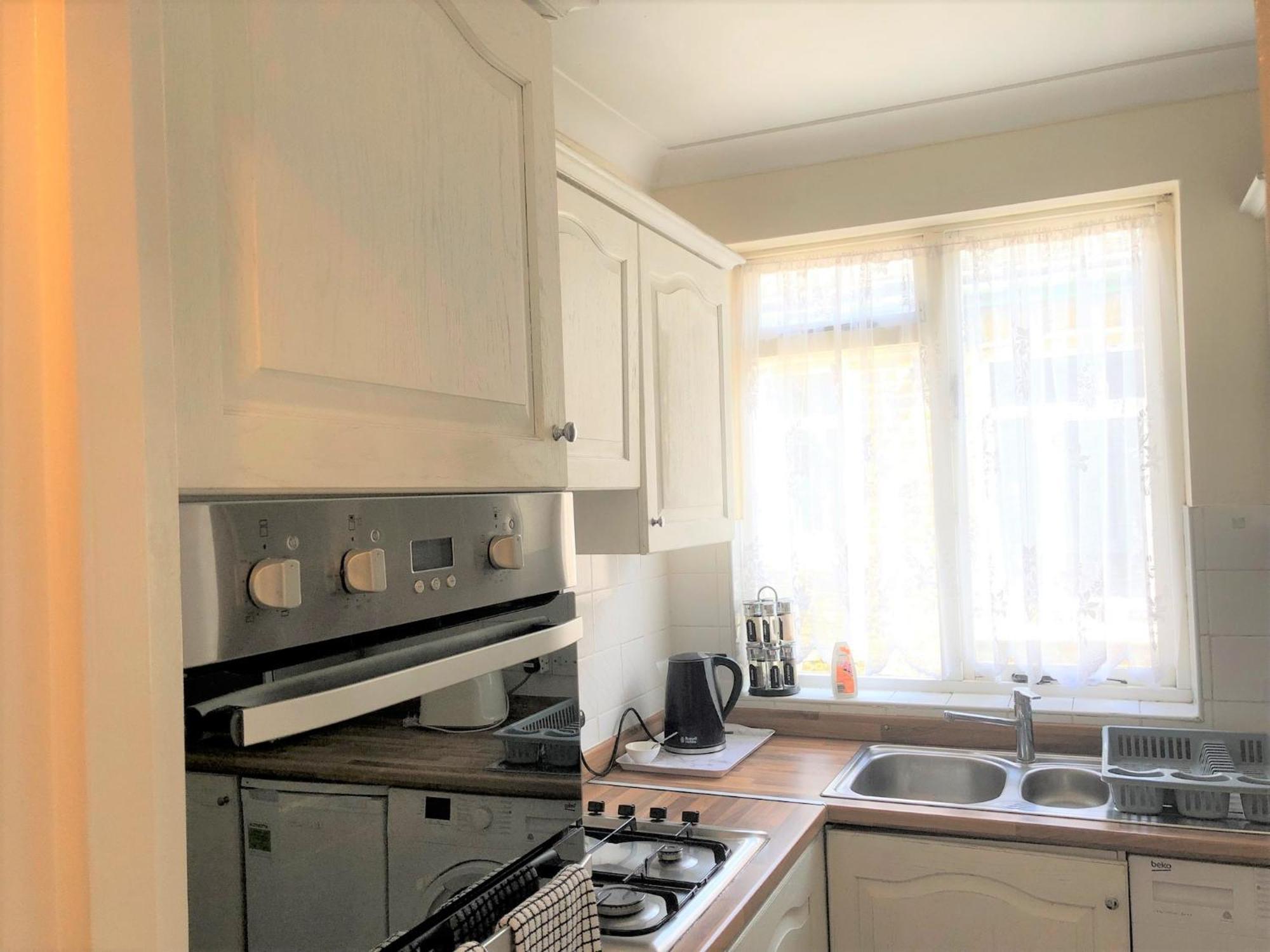 Spacious West London 2 Bedroom Apartment エクステリア 写真