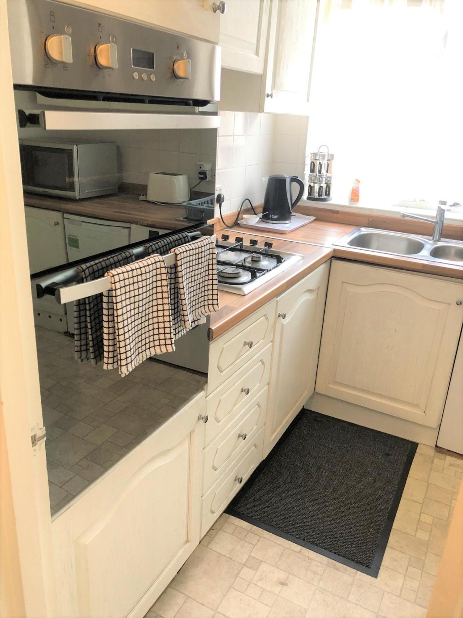 Spacious West London 2 Bedroom Apartment エクステリア 写真