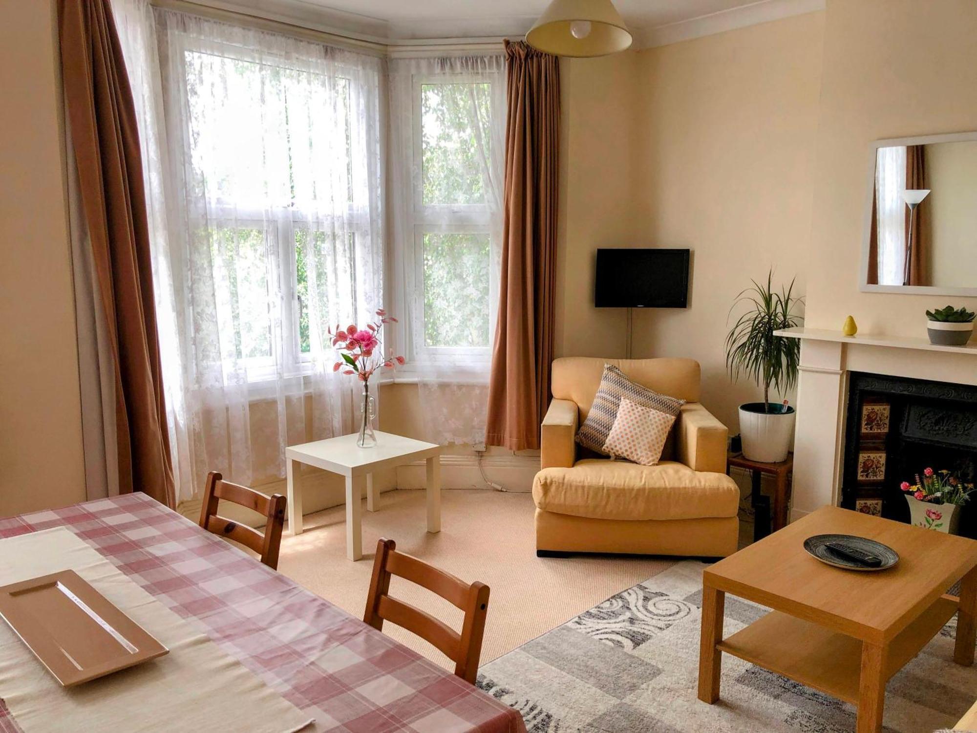Spacious West London 2 Bedroom Apartment エクステリア 写真