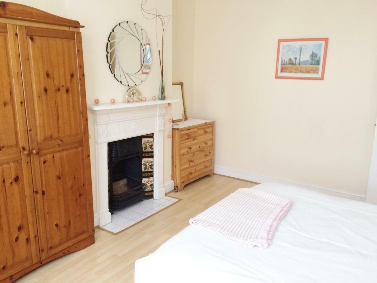 Spacious West London 2 Bedroom Apartment エクステリア 写真