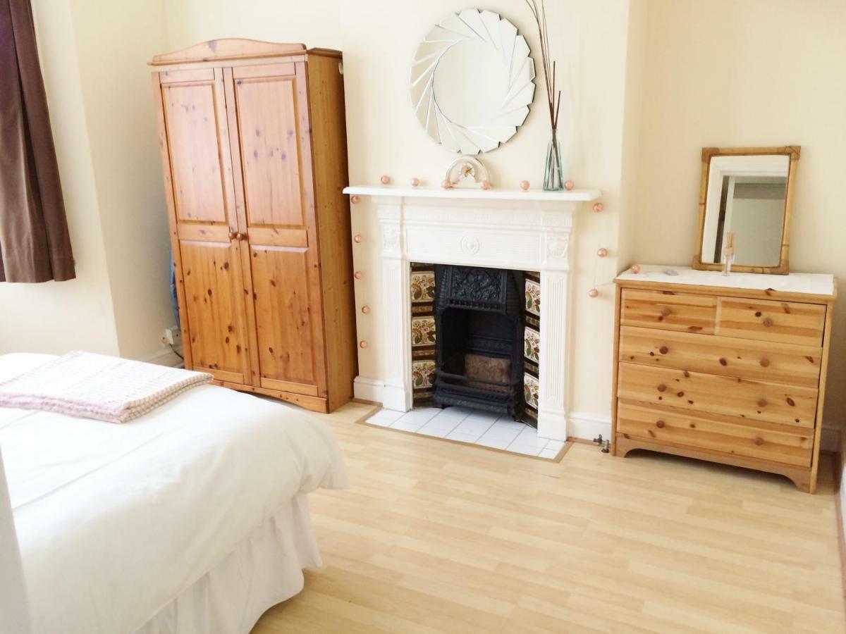 Spacious West London 2 Bedroom Apartment エクステリア 写真