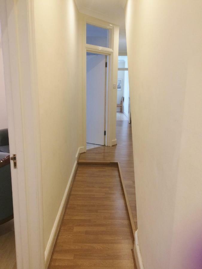 Spacious West London 2 Bedroom Apartment エクステリア 写真