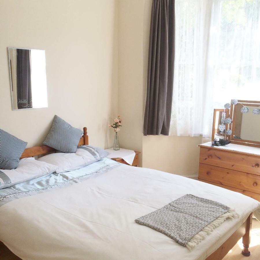 Spacious West London 2 Bedroom Apartment エクステリア 写真
